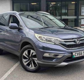 Grey Honda CR-V 1.6 i-DTEC EX SUV parked outside dealership, front three-quarter view - 313 Motors, Oldham