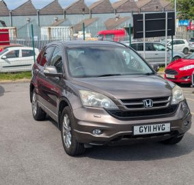 Bronze Honda CR-V 2.2 i-DTEC EX 4WD SUV parked at 313 Motors dealership in Oldham, front three-quarter view
